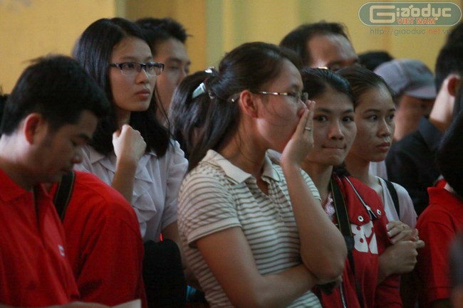 Nhiều người tham dự phiên tòa bất ngờ với bản án 4 năm tù đối với nhà báo Hoàng Khương.